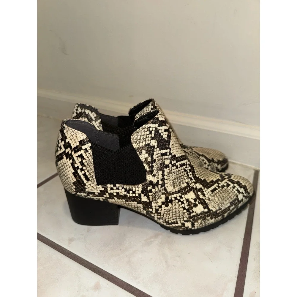 NEW Vionic Snakeskin Ankle Boots Women‎ 6.5 Block Heel Pointed Toe